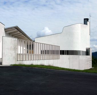 Vardåsen kirke eksteriør.jpg