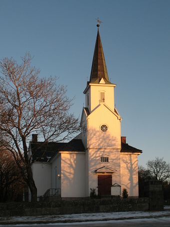 Varteig kirke (Sarpsborg) 02-2016.JPG