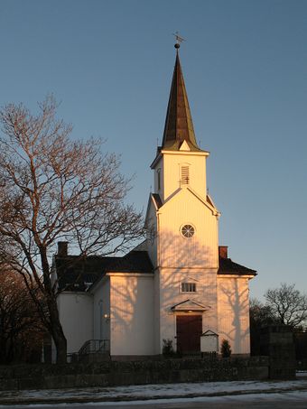 Varteig kirke (Sarpsborg) 02-2016.JPG