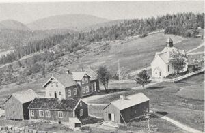 Vassås kirke og prestegård.jpg