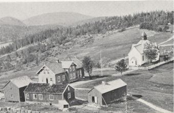 Vassås kirke og prestegård.jpg