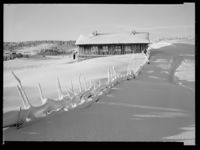 18. Ved Austlid Fjellstue - no-nb digifoto 20150205 00040 NB MIT FNR 15711.jpg