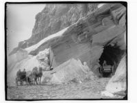 202. Ved foten av en isbre - NB MS G4 0714.jpg