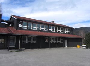 Veggli skole april 2014.jpg