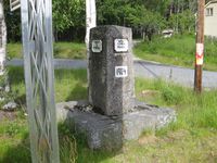 Vegmerke i Krossli. Foto: Olav Momrak-Haugan (2011).