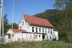 Vereide skule (I dag Austrheim barnehage og Nordstranda barnehage).JPG