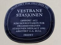 Brynjulf Bulls plass: Vestbanestasjonen. 59.911576° N 10.730605° Ø