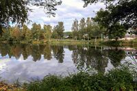 Breviktjernet har bebyggelse på alle kanter. Foto: Leif-Harald Ruud (2025).