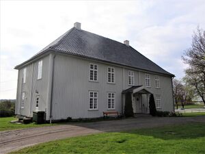 Vestby prestegård 2012.jpg