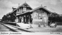 Den opprinnelige stasjonsbygningen omkring 1900.