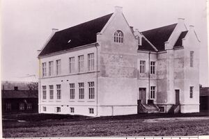 Vestfossen folkeskole i 1913 (oeb-179942).jpg