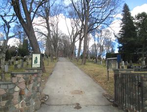 Vestre Aker kirkegård april 2013.jpg