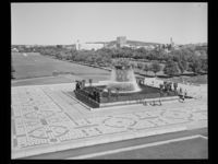 Labyrintplassen med fontena. Foto: Jac Brun (1959).