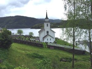 Vike kyrkje Lindås kommune 2015.JPG