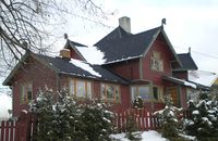 Fosmo-villaen i Vestbygda, på øversida av Kolbuvegen. Foto: Torill Næss (2016).