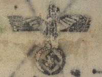 Bevart nazi-symbol i kjelleren ved Villa Grande. Foto: Stig Rune Pedersen