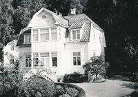 Oppegård sparebank hadde lokaler i Villa Sundby på Kolbotn fra 1942 fram til banken flyttet inn i forretningsgården Aulestad lenger bort i veien. Foto: Tore Gautneb
