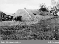 Vollebekk gårds spesialinnredede potetkjeller var velegnet som oppsamlingsplass i aksjonens siste fire uker. Foto 1920 Anders Beer Wilse.