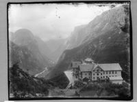 104. Vossestrand Hotel Stalheim II - NB MS G4 0121.jpg