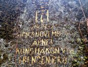 Kong Haakon VIIs monogram på Tjømesiden av Vrengen bru. Foto: Vegard Pedersen