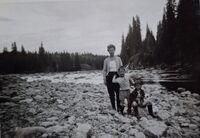Westlie, Hjellum - ved Bringbu, Åsta - 1964. Elida, Arne, Ingrid. Foto: Annar Westlie