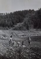 Westlie, Hjellum - Jessnesstranda - 1964. Elida, Ingrid, Arne. Foto: Annar Westlie