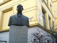 Byste av William Farre ved Møllergata skole i Oslo. Foto: Stig Rune Pedersen