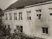 7. Wrightegården (Prestegården), Telemark - Riksantikvaren-T155 01 0158.jpg