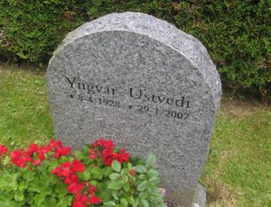 Yngvar Ustvedt gravminne.jpg